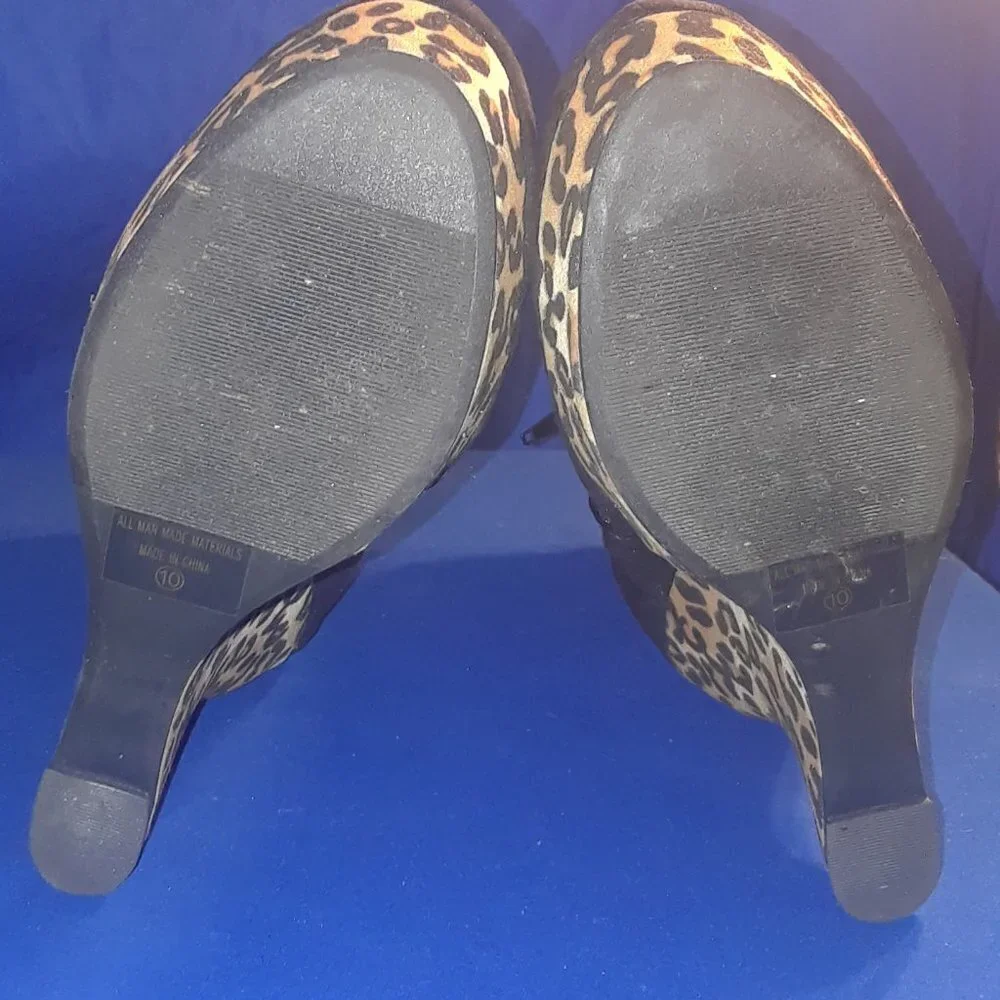 WEDGE ANKLE BOOTIES